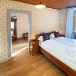 Du Glacier Boutique & Traditions Hotel