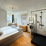 Du Glacier Boutique & Traditions 3*
