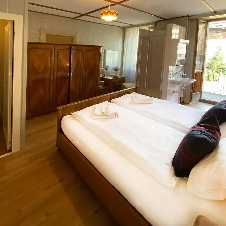 Du Glacier Boutique & Traditions