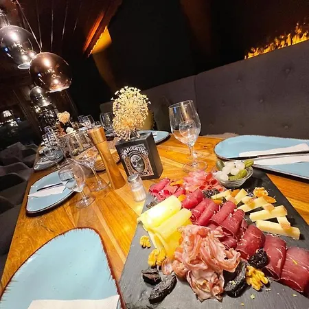 Du Glacier Boutique & Traditions Hotel 3*