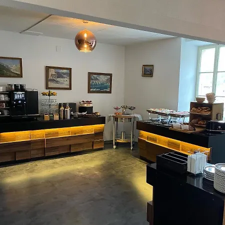 Du Glacier Boutique & Traditions Фиш