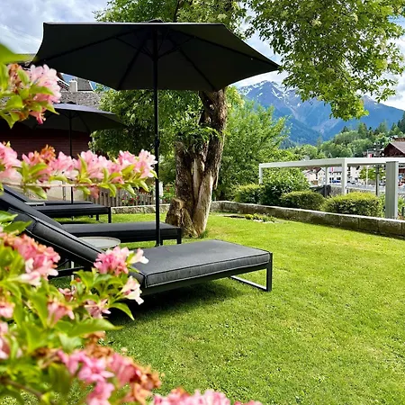 Du Glacier Boutique & Traditions 3*