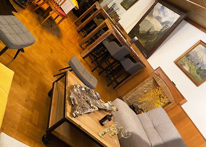 Du Glacier Boutique & Traditions