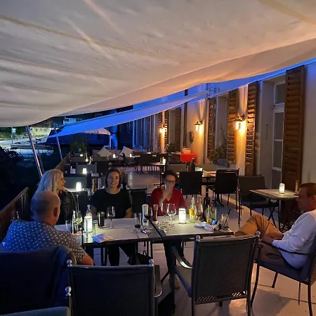 Du Glacier Boutique & Traditions Hotel 3*